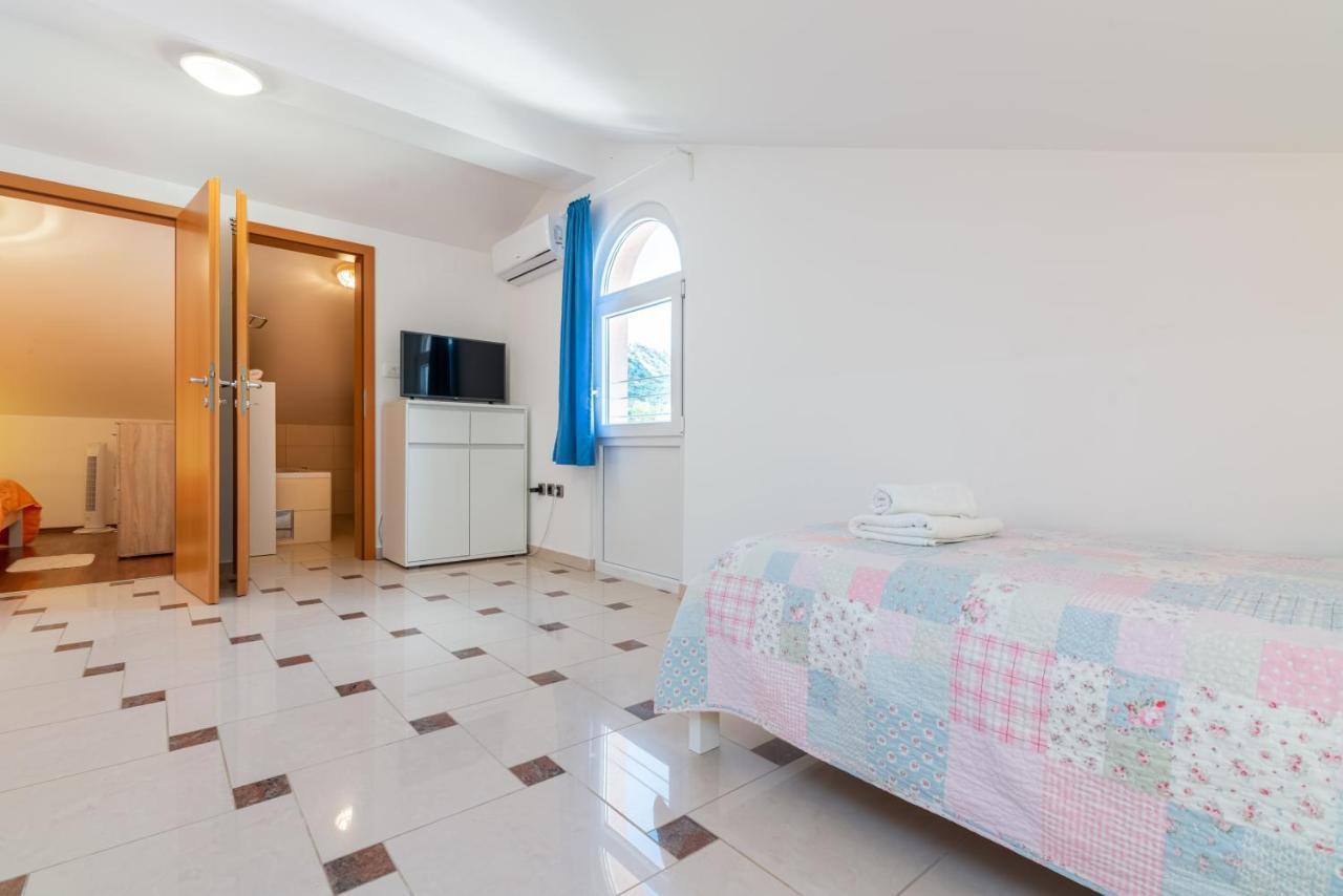 Apartment Lovorka 5 Башка Экстерьер фото